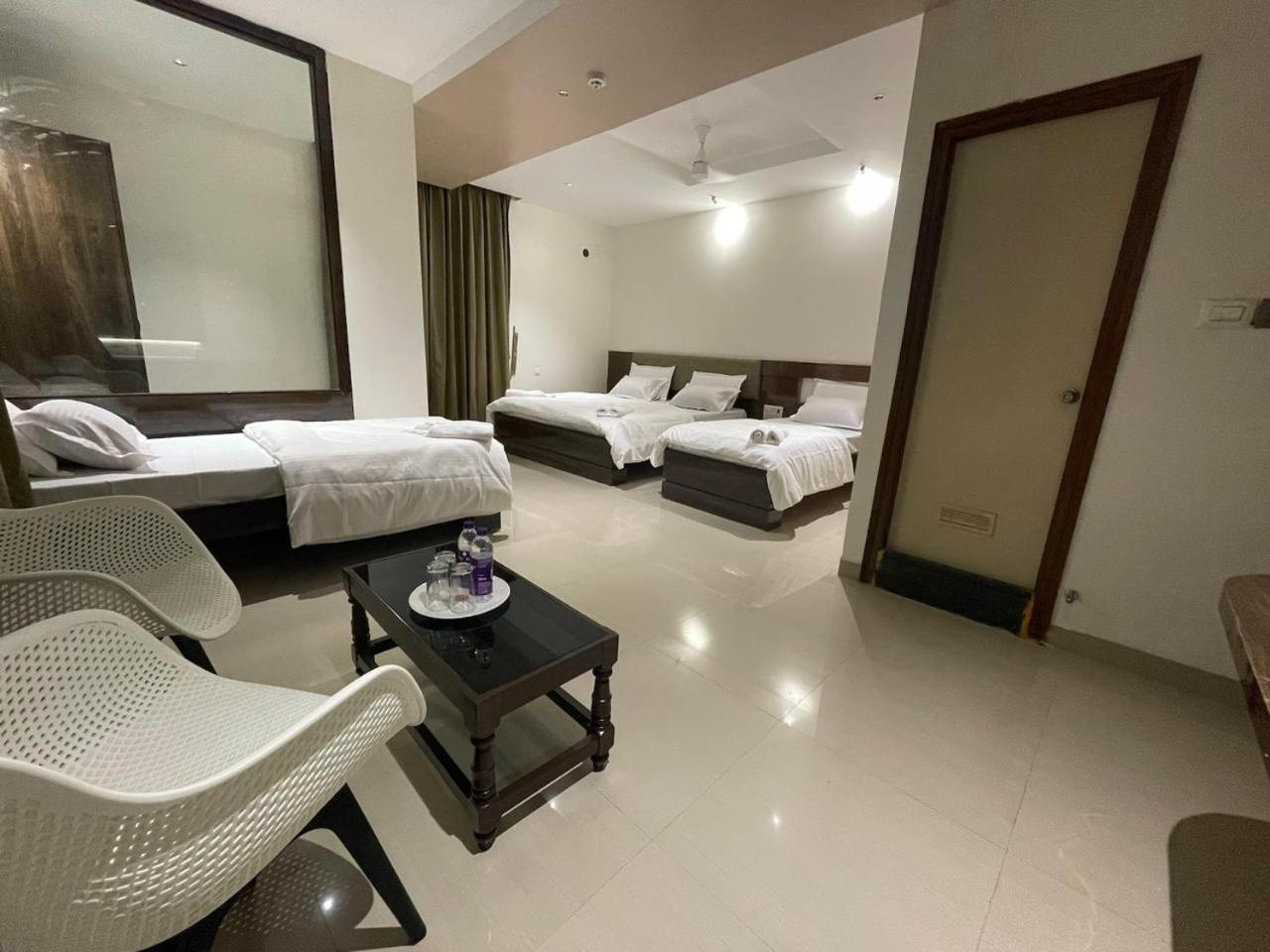 בלארי Model Grand Inn מראה חיצוני תמונה