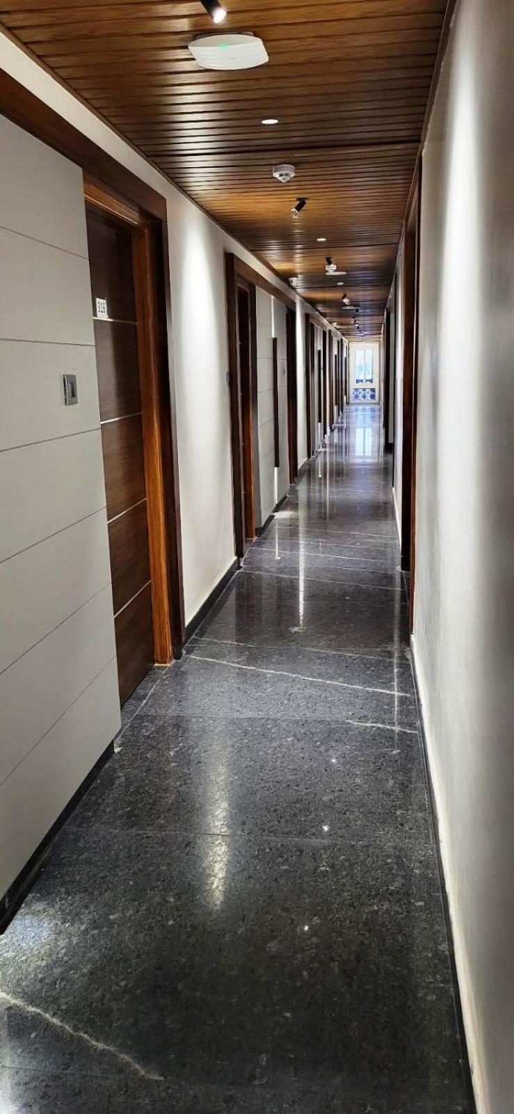בלארי Model Grand Inn מראה חיצוני תמונה